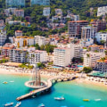 What makes puerto vallarta a great place for tourists?